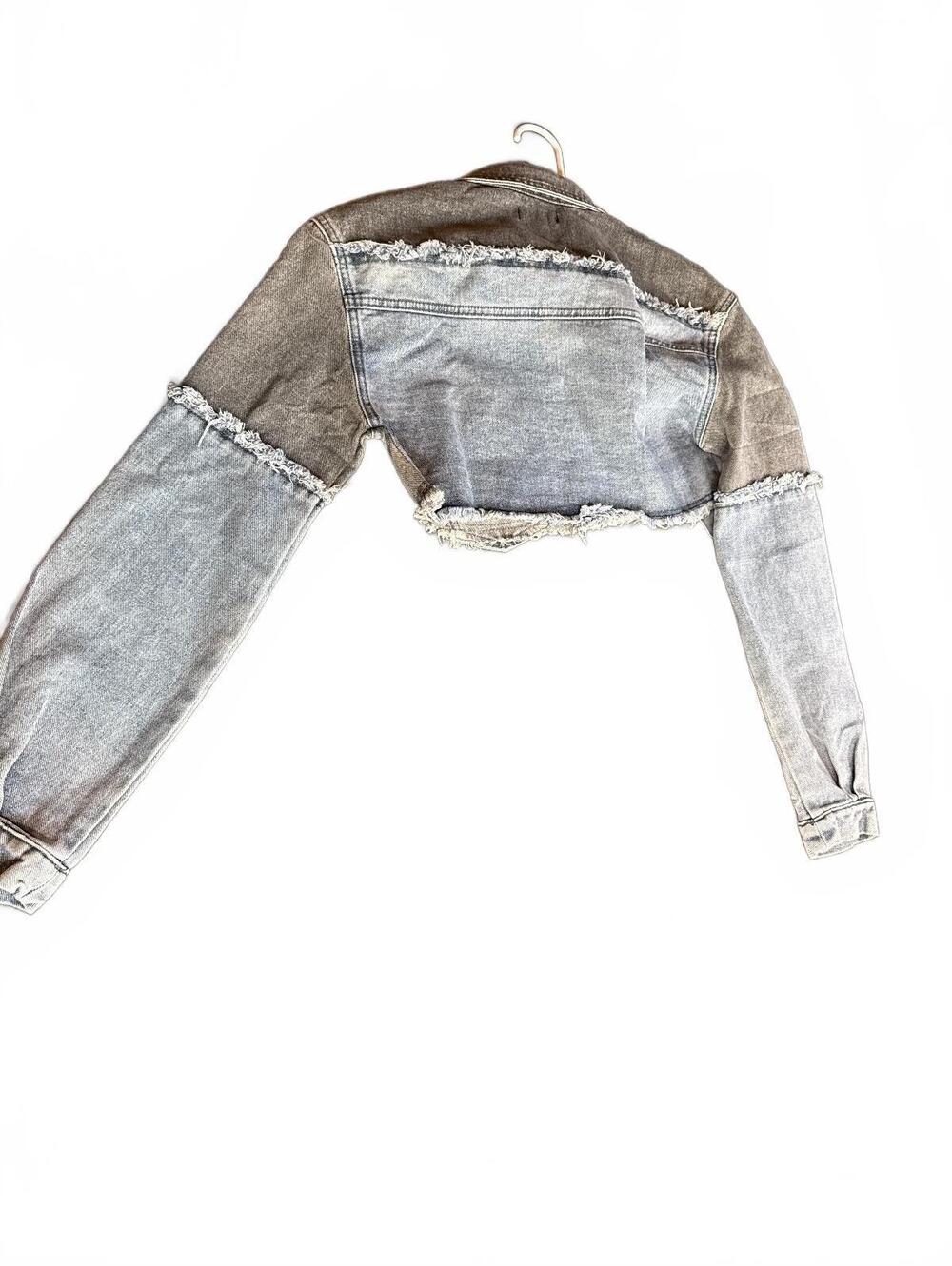 PrettyLittleThing Size O Tone-Tone Cropped Denim Jacket - Picture 3 of 3